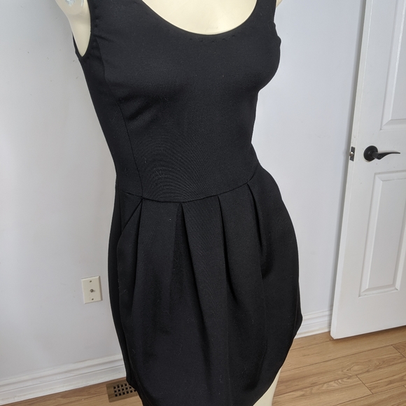 Aritiza Wilfred -  black dress - Picture 4 of 11